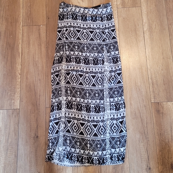 Geometric Print Maxi Skirt - Picture 3 of 4